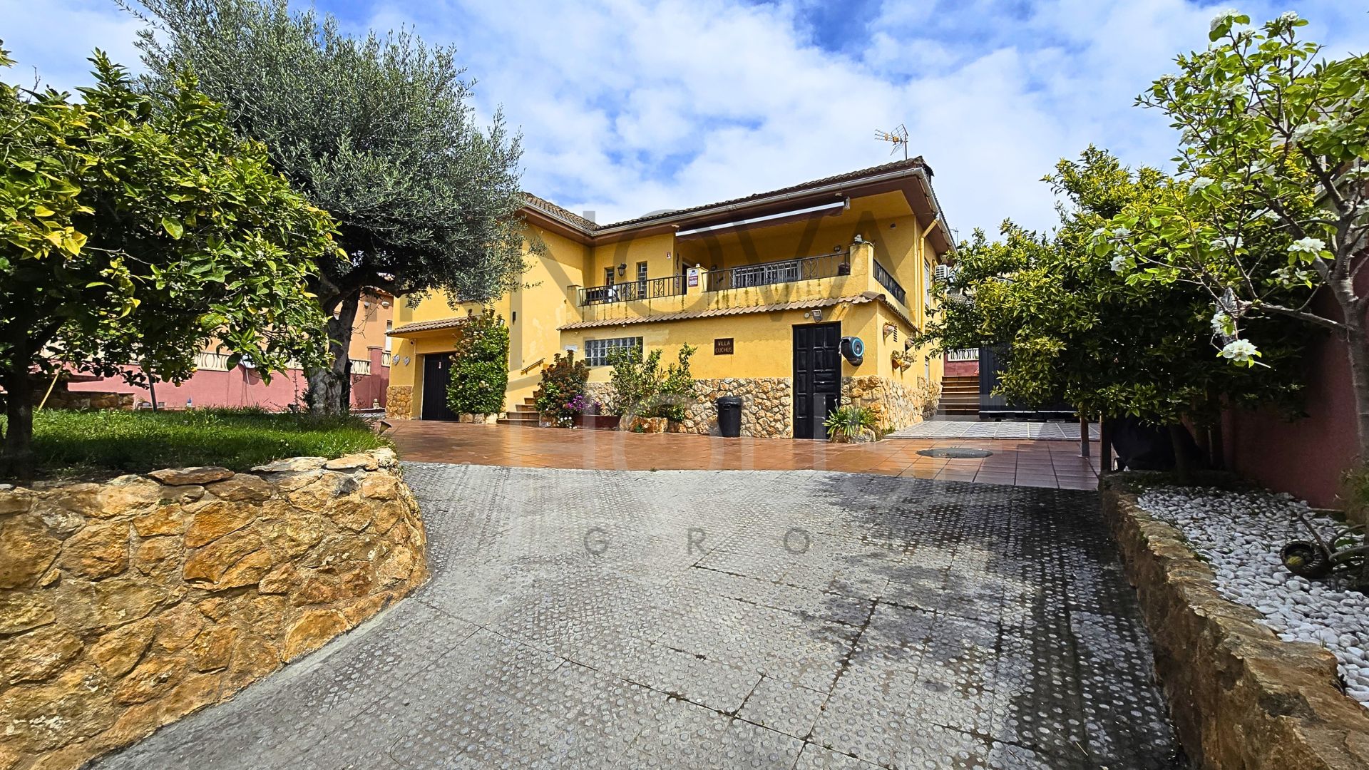 Casa unifamiliar con piscina y jardín a 8 minutos de la playa en Creixell